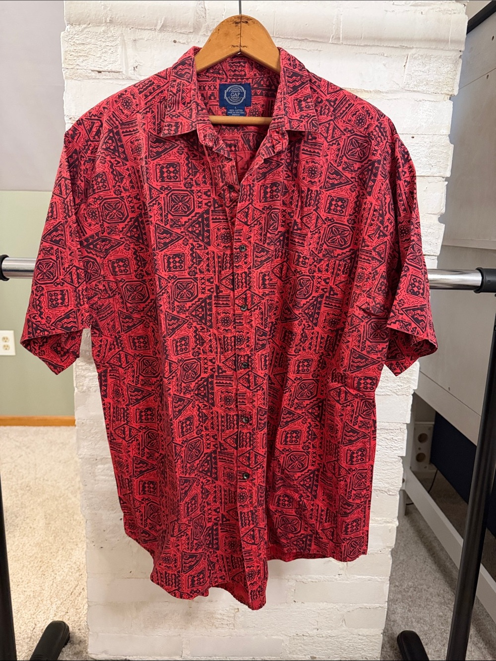 Men's Vintage GAP Short-Sleeve Red Patterned Button-Up Shirt